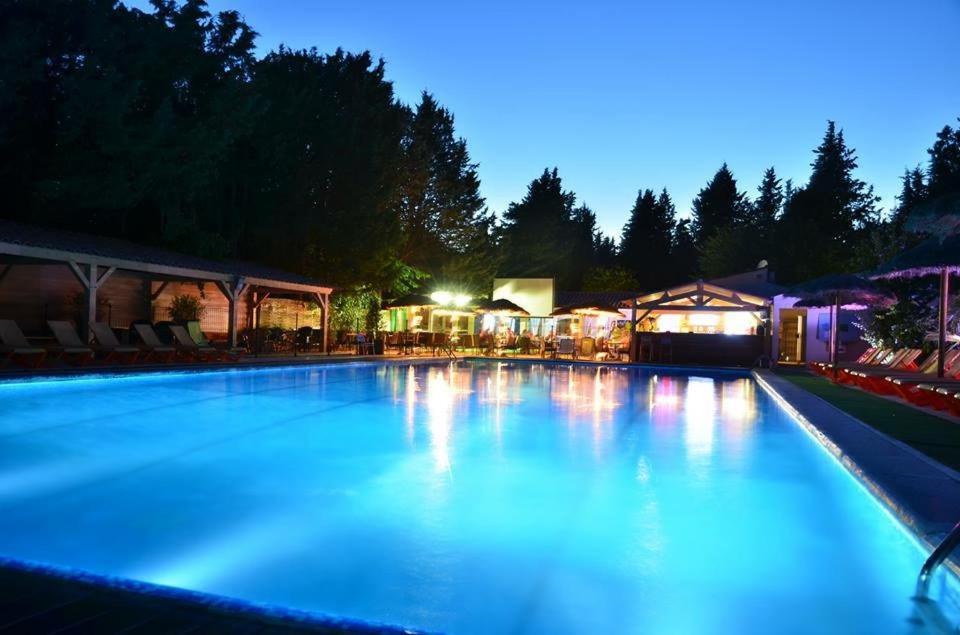 Les Hebergements Insolites Taradeau Exterior foto